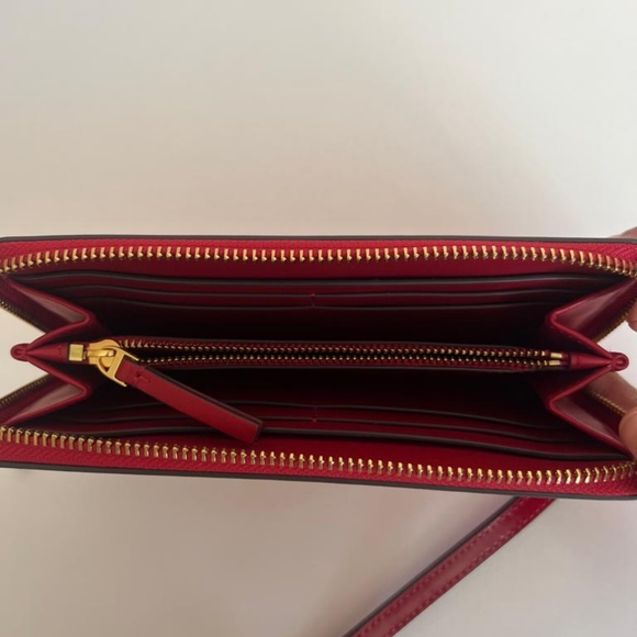 Tory Burch Red Wristlet Zip Wallet NWT - Picture 3 of 5